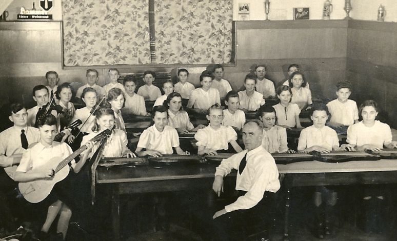 Zitherklub_Jugendgruppe_um_1950